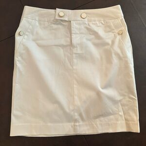 NWT Banana Republic Factory Skirt in White with Gold Accents - Size 6